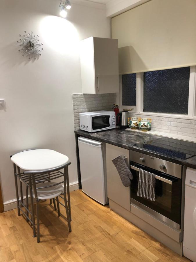 Modern Apartment In Twickenham Highstreet Exterior photo